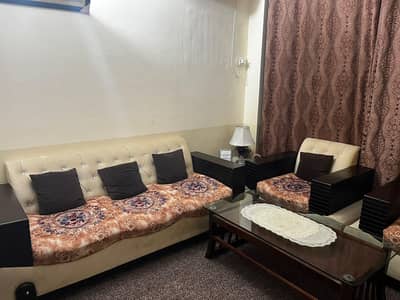Luxury sofa set 07 seater new condition. neat and clean position