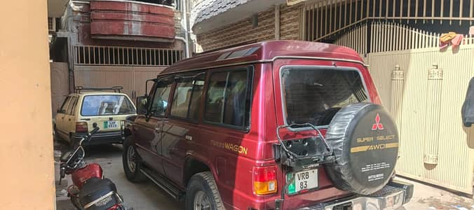 Mitsubishi Pajero 1990