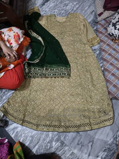 Stylish golden Maxi Dress – Excellent Condition