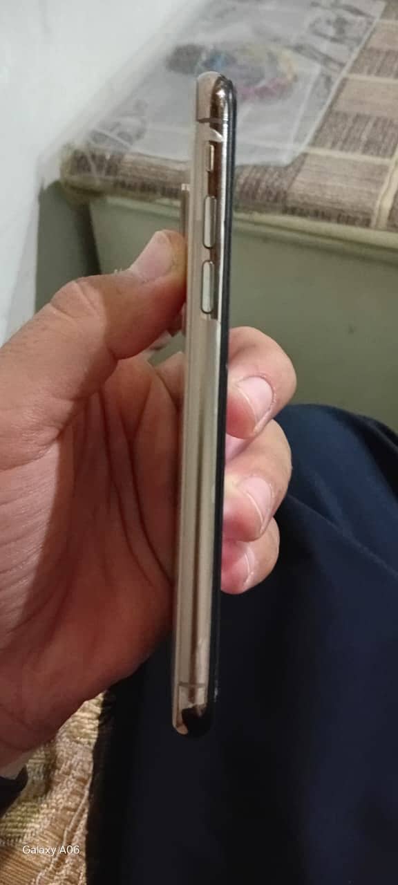 iPhone xs 3