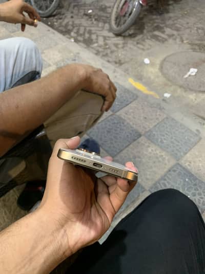 Apple iPhone 16 Pro Max