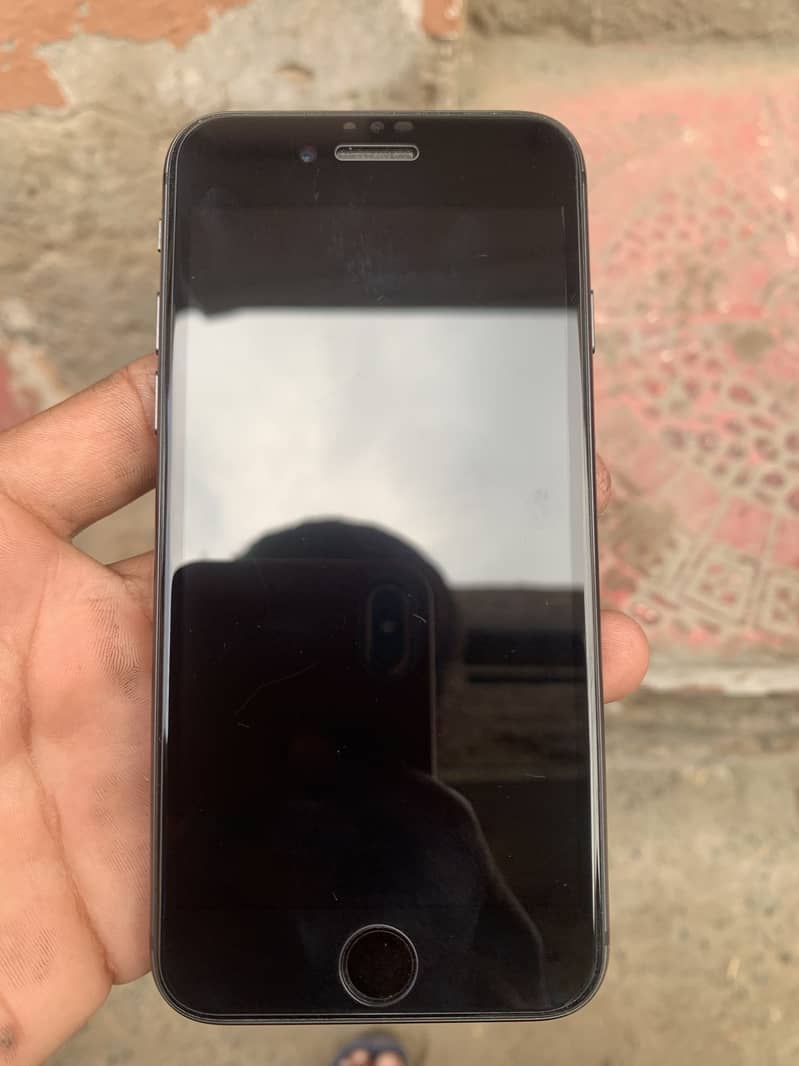 Apple iPhone 8 1