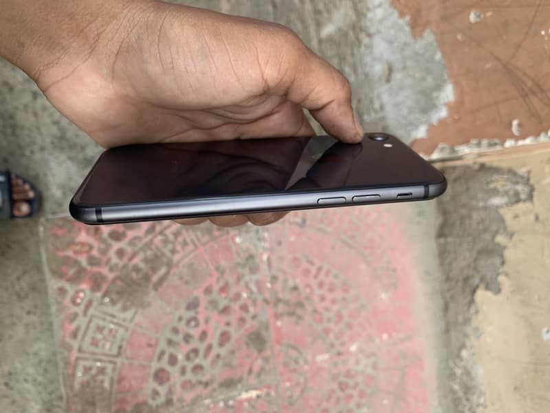 Apple iPhone 8 3