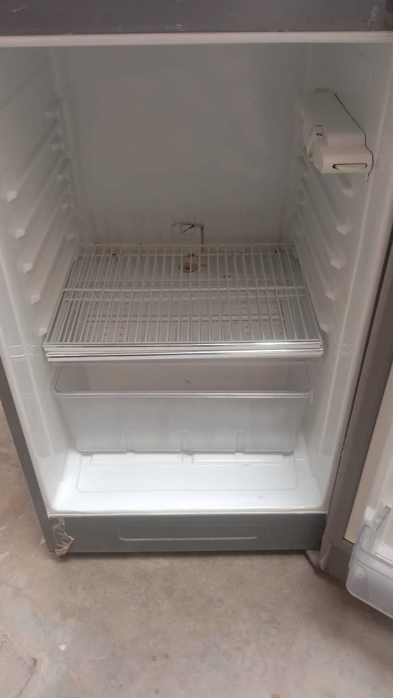 Dawlance refregirator 3