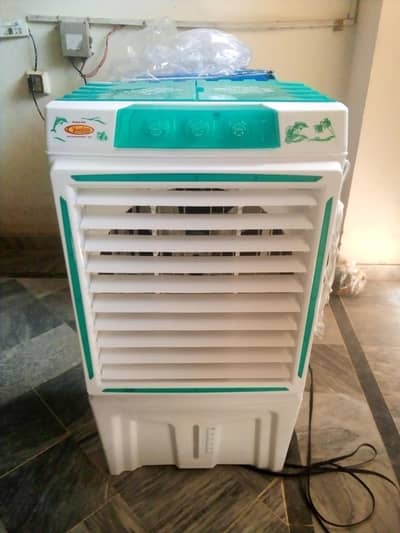 brand new daba pack mediam size room cooler for sale read add