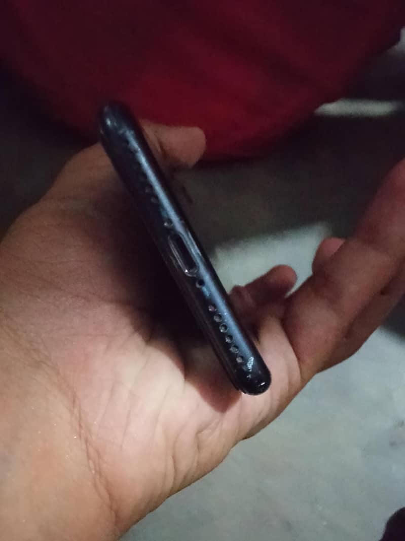 Apple iPhone 7 3