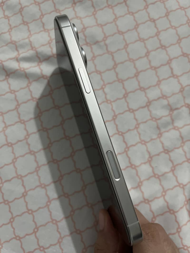 Iphone 16 pro max white 3