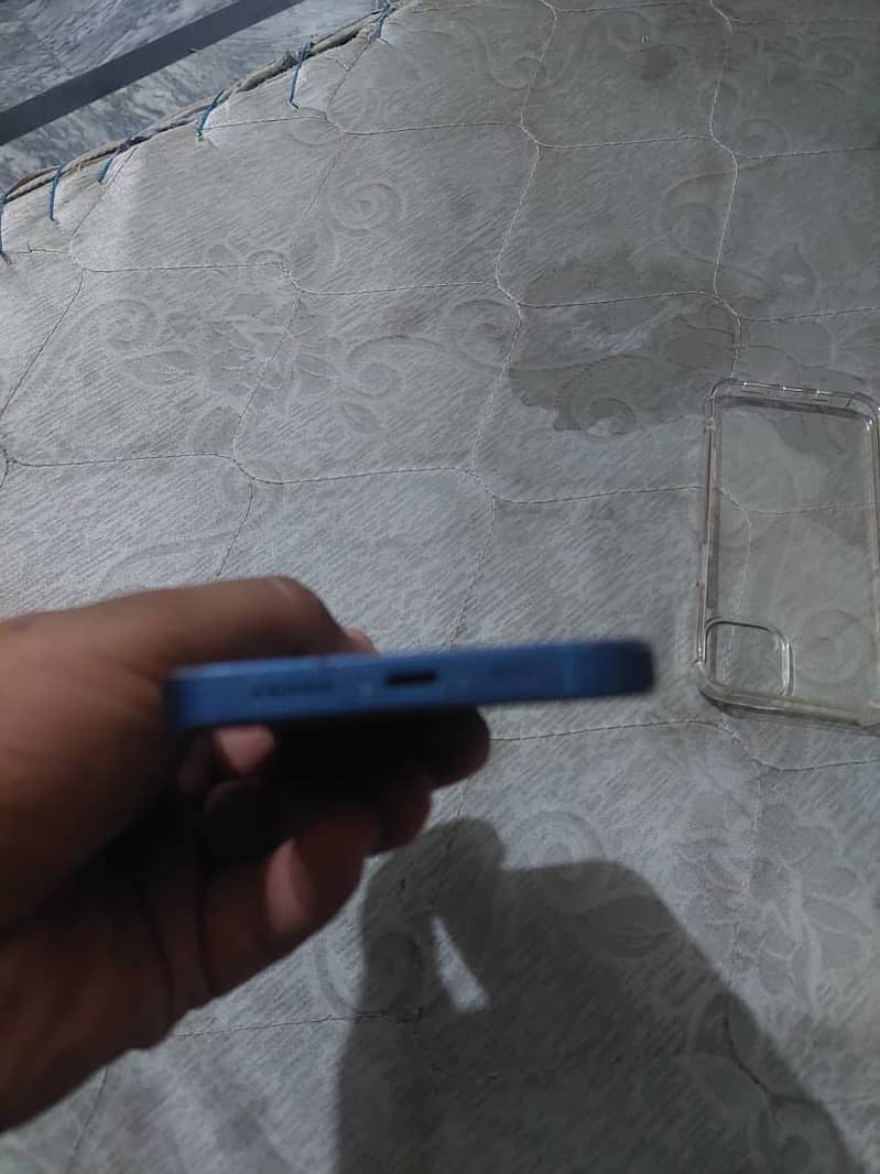 Apple iPhone 13 5