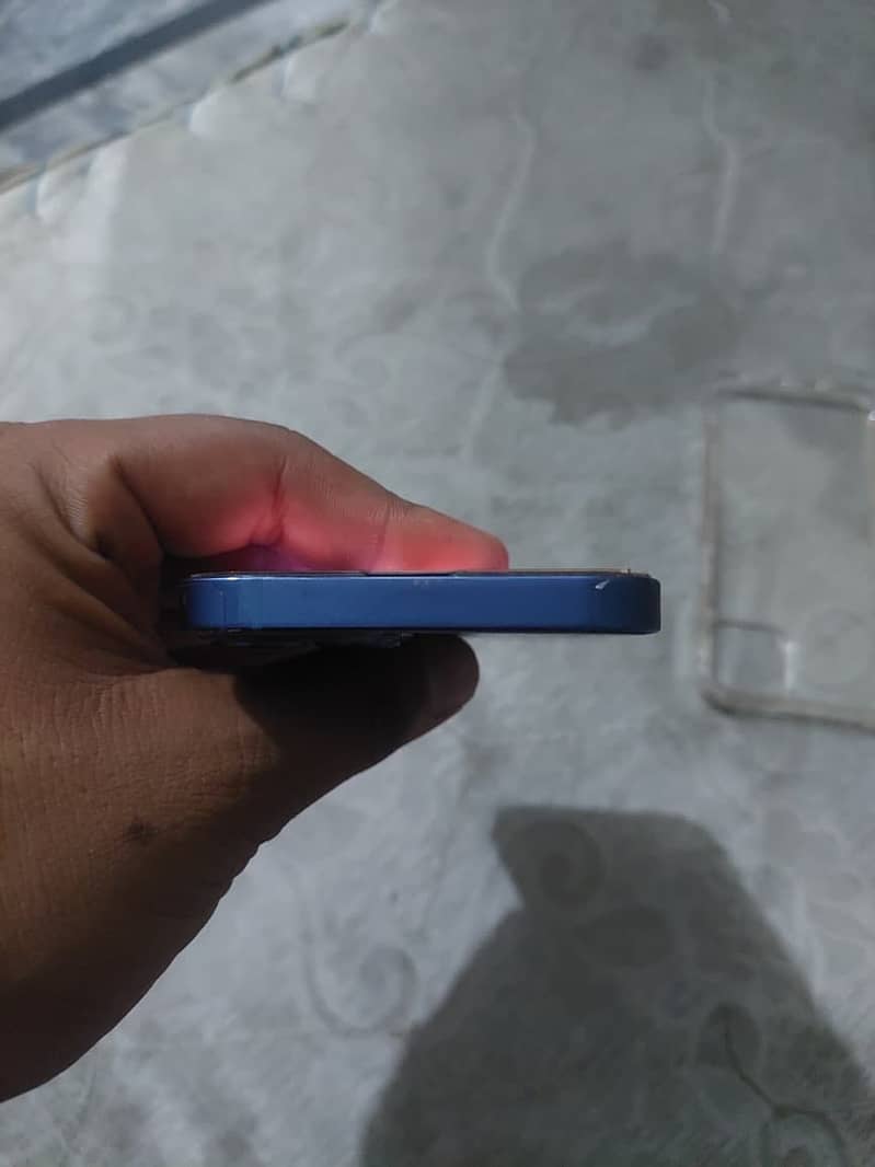 Apple iPhone 13 6