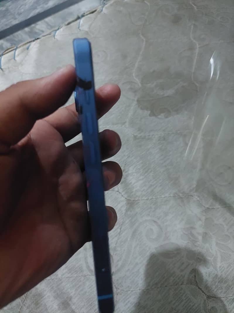 Apple iPhone 13 8