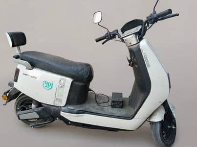 Title: SWIFT-1200 Electric Scooter for Sale – Good Condition
