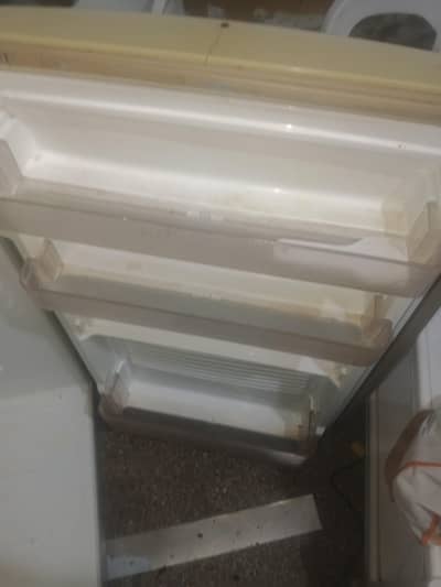 bhtreen condition fridge dawalance original condition no open no rep