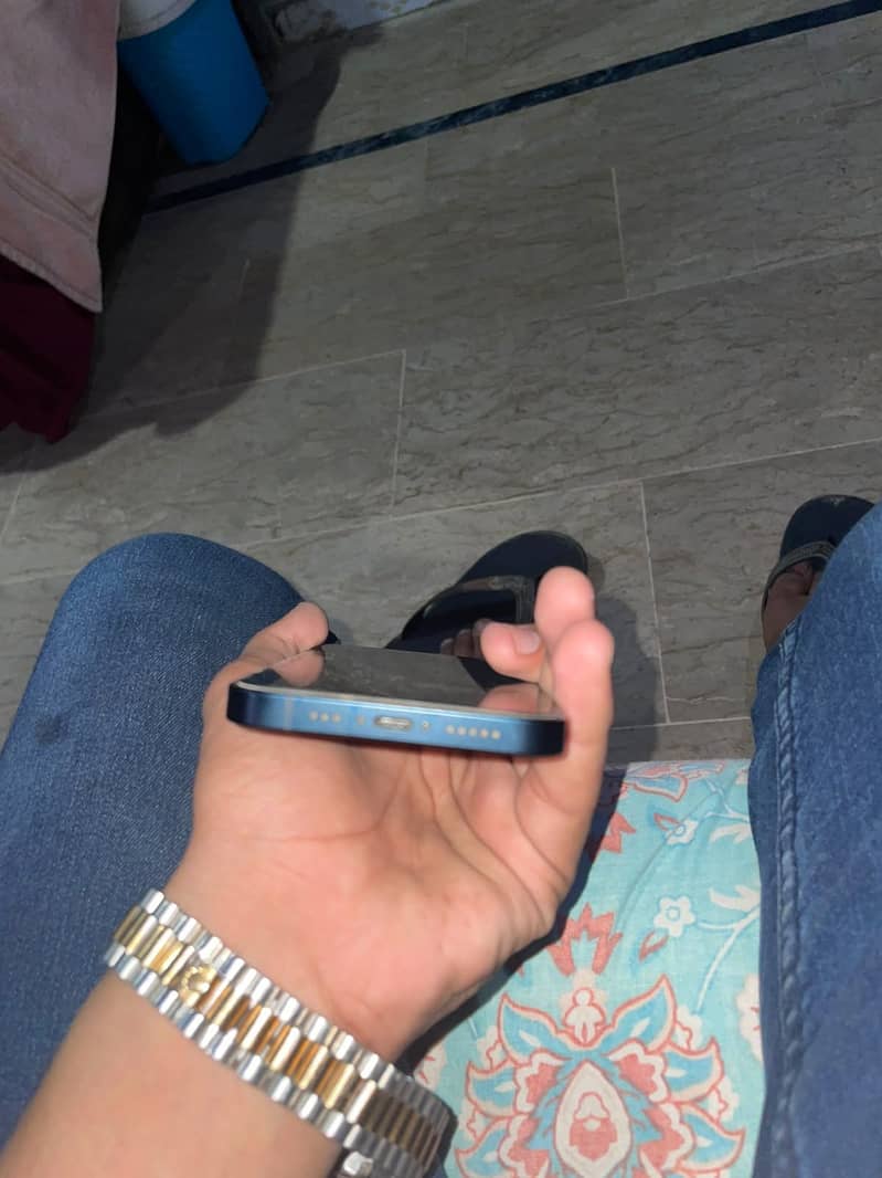 Apple iPhone 13 0