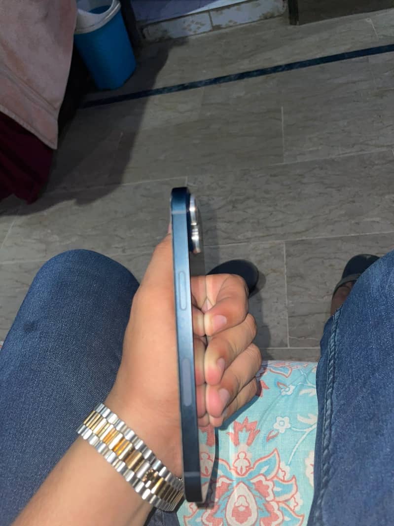 Apple iPhone 13 4