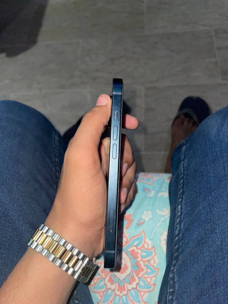 Apple iPhone 13 5