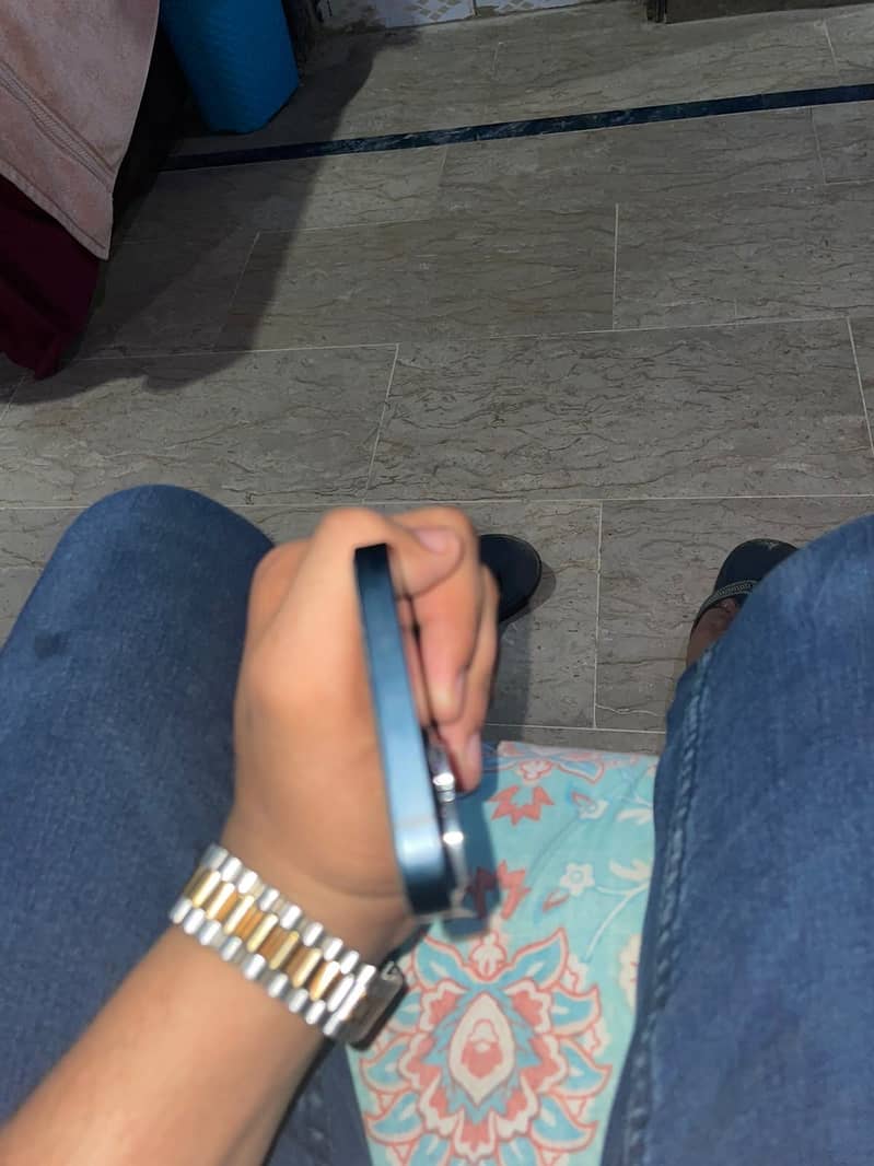 Apple iPhone 13 7