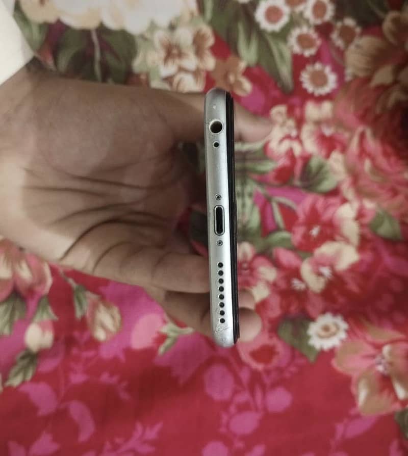 Apple iPhone 6S Plus 4