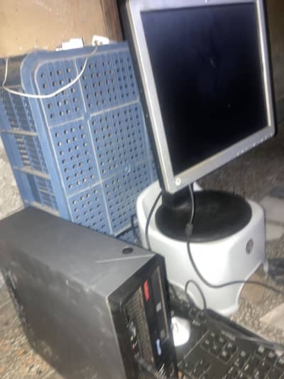 Computer for sale achi condition me ha specification ki pics deikh le