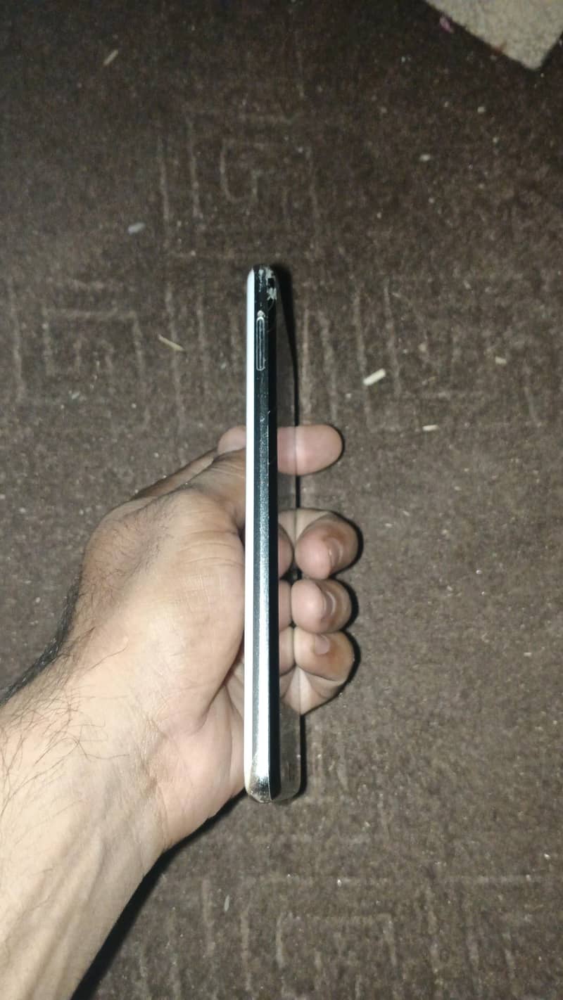 Sharp Aquos R2 3