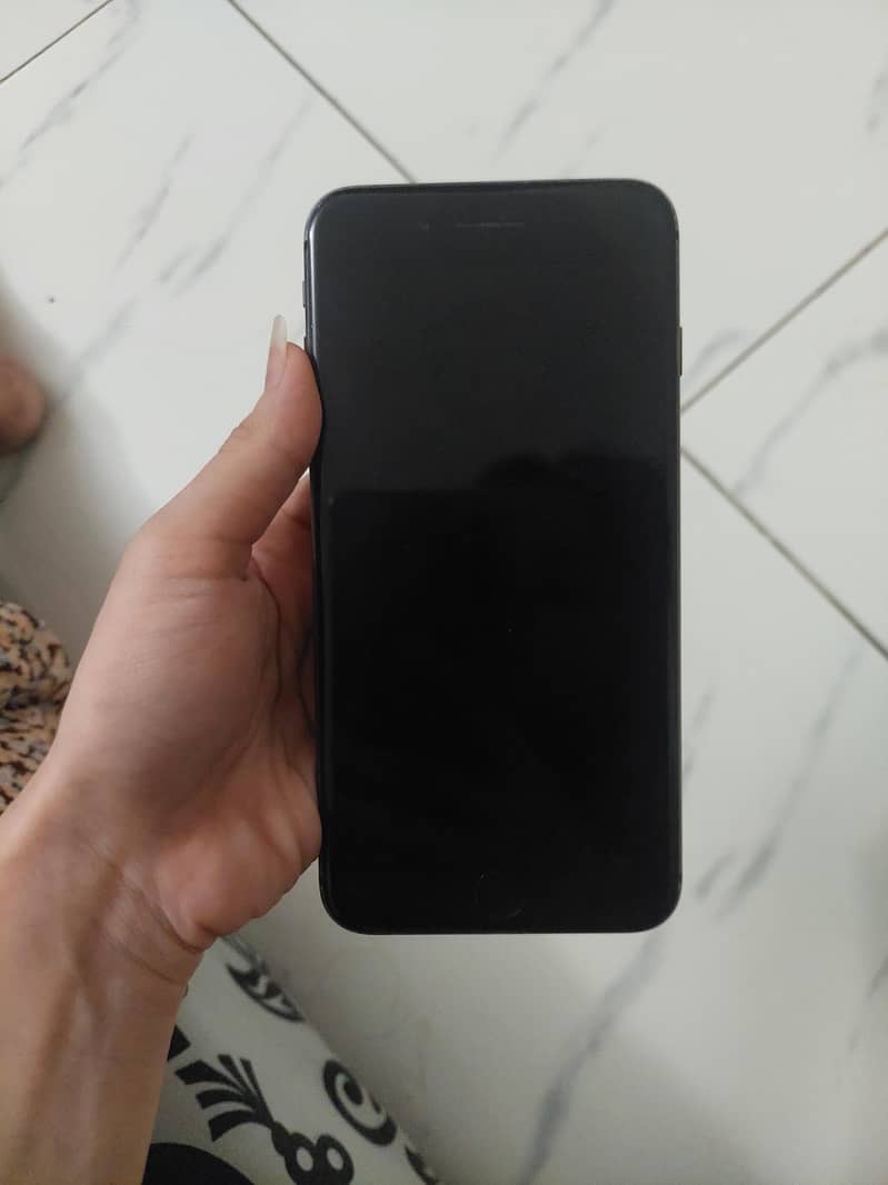 Apple iPhone 8 Plus 1