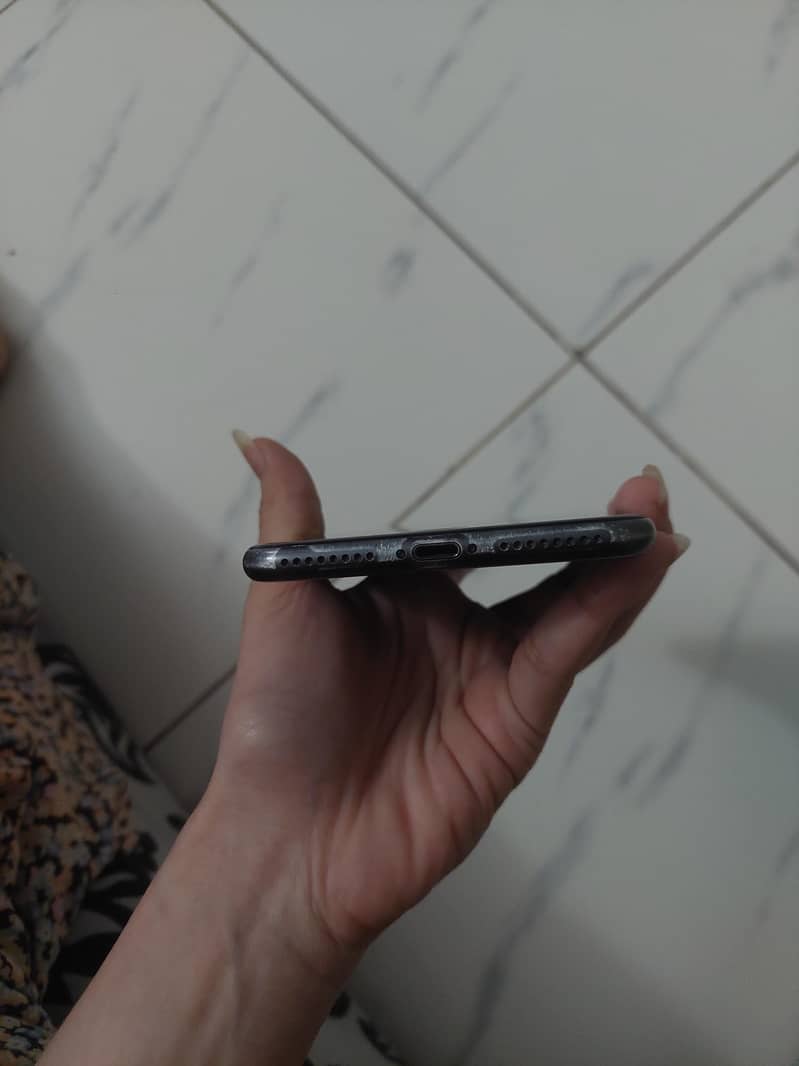 Apple iPhone 8 Plus 3