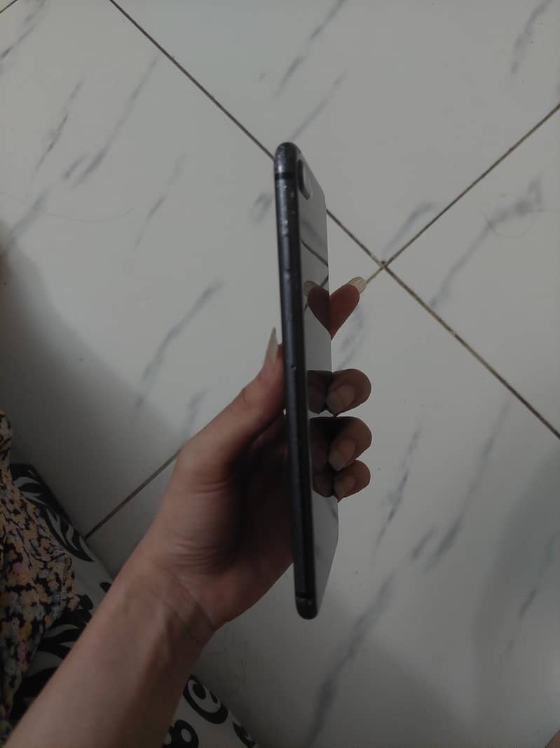 Apple iPhone 8 Plus 5