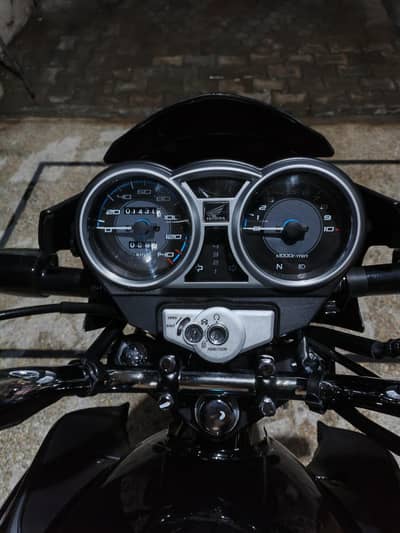 BLACK  CB150F