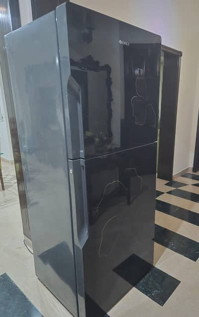 FULL SIZE REFRIGERATOR EXCELLENT CONDITION
