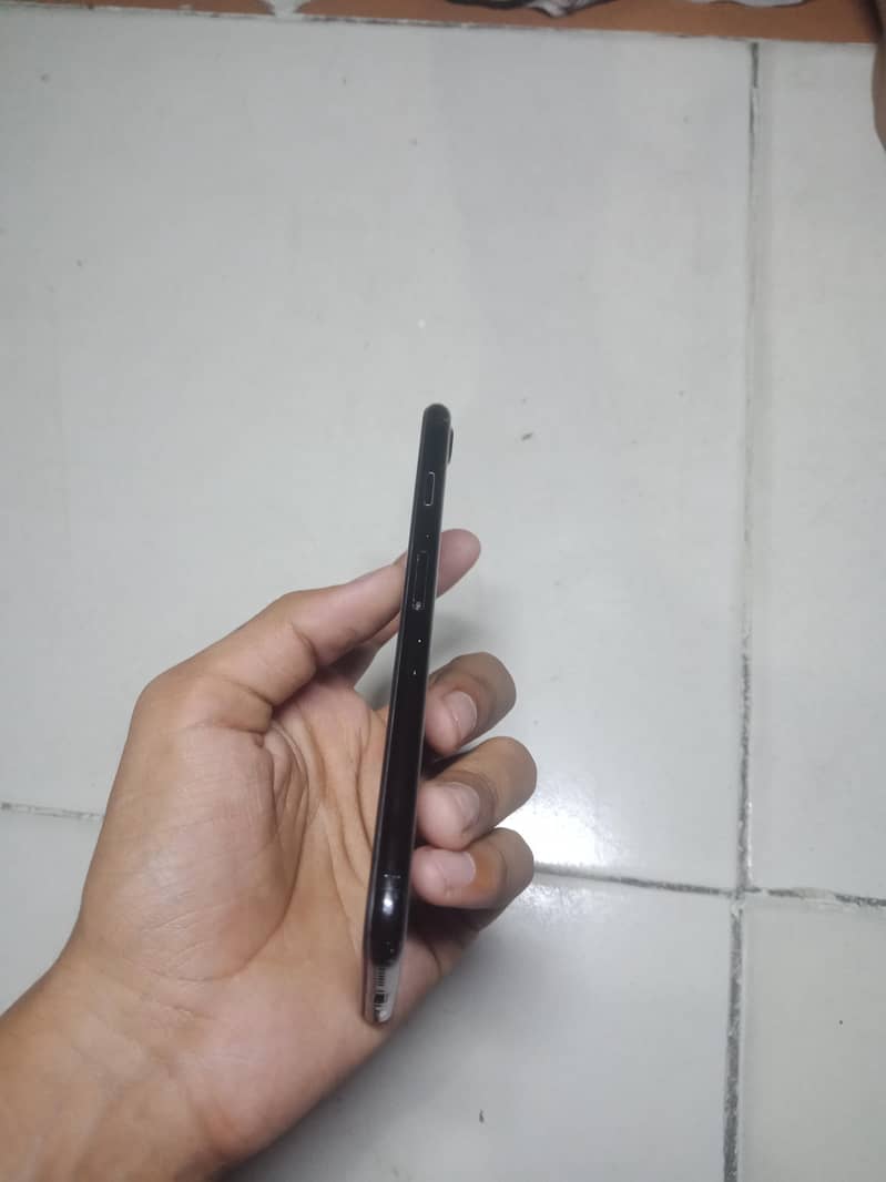 Apple iPhone 7 1