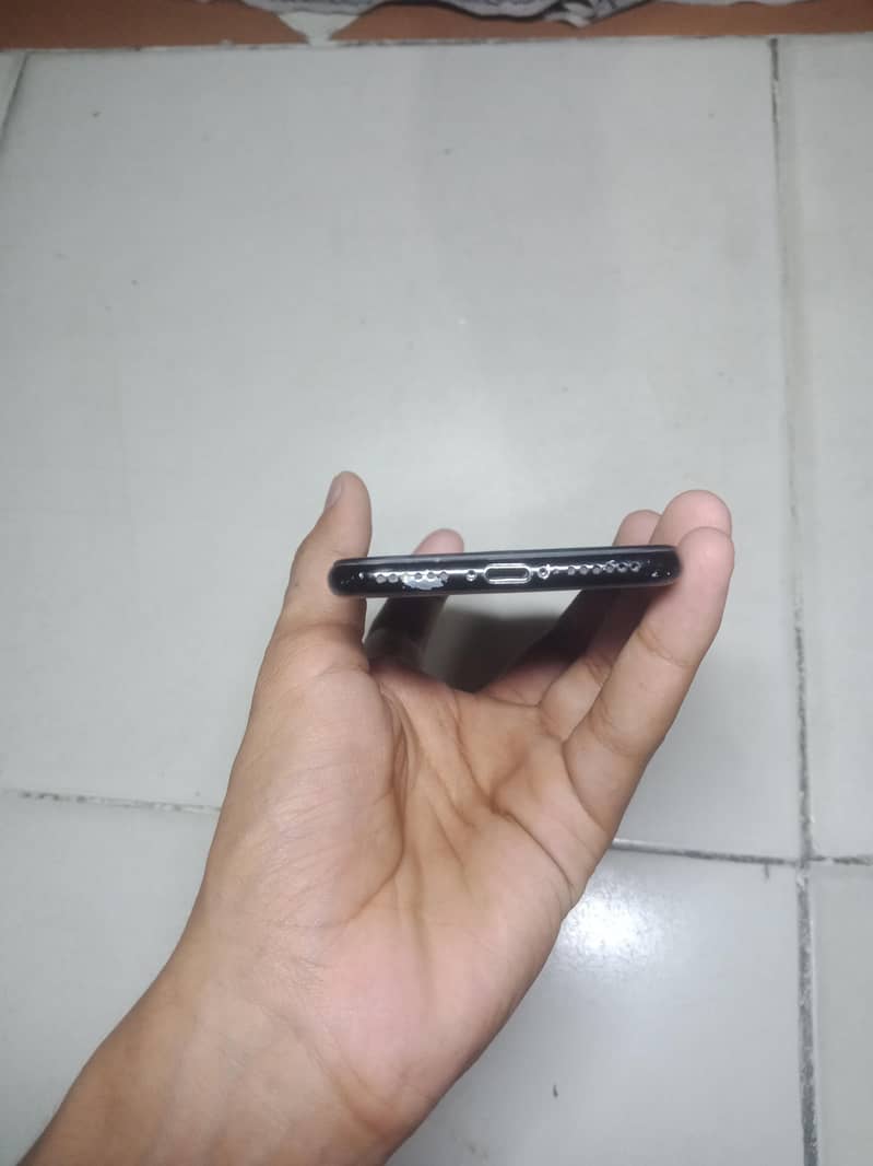 Apple iPhone 7 2