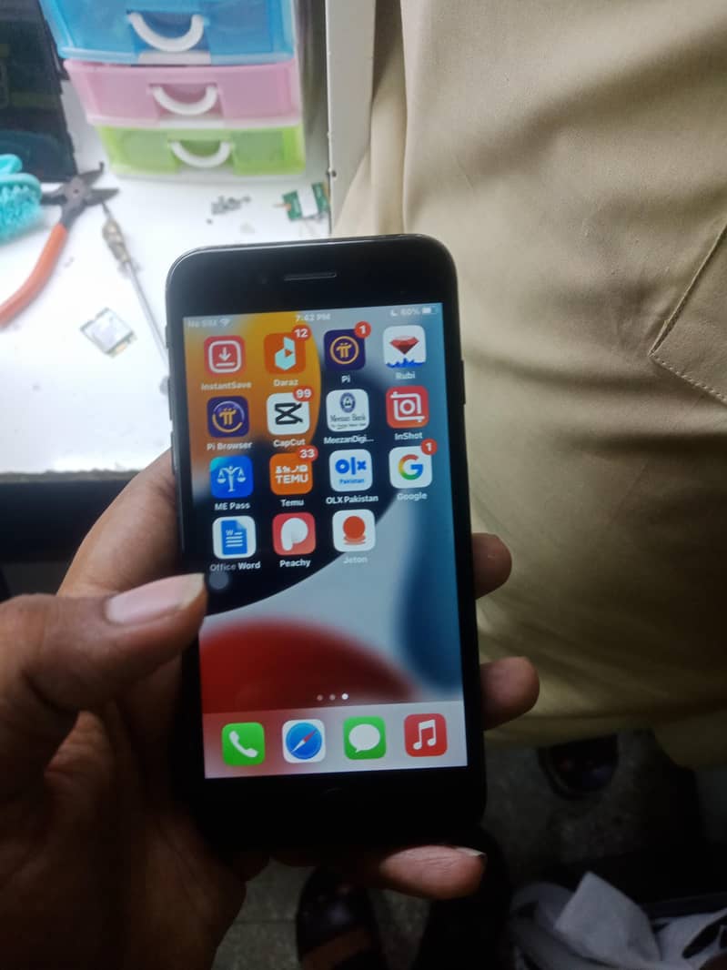 Apple iPhone 7 3