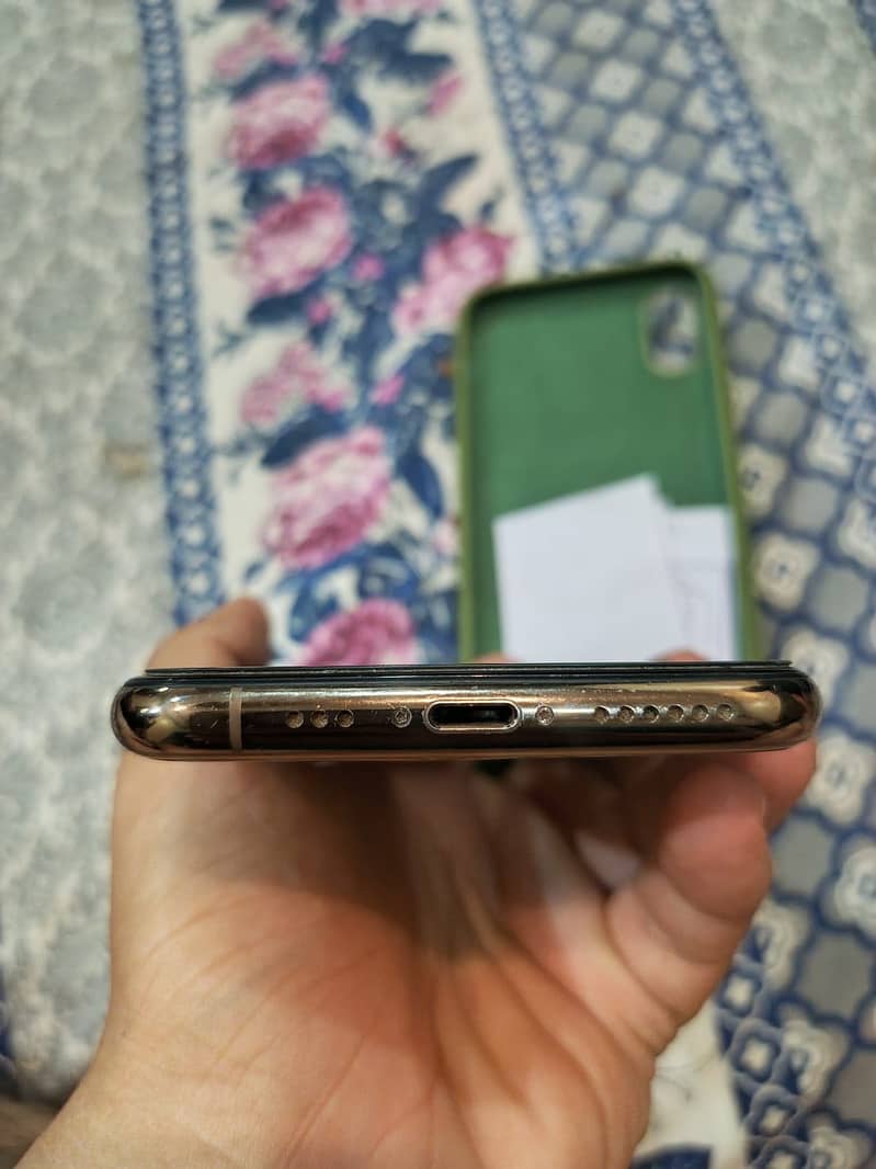 Apple iPhone XS 5