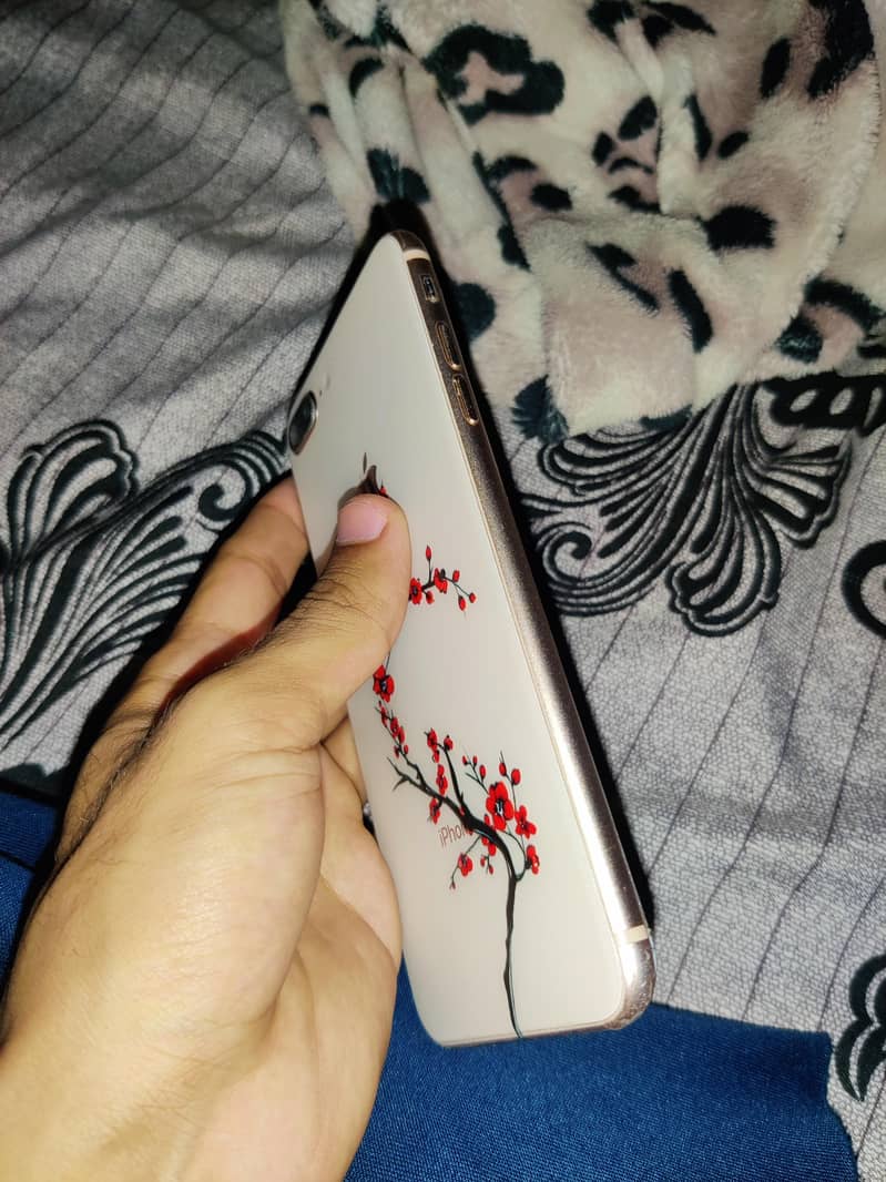 Apple iPhone 8 Plus 1