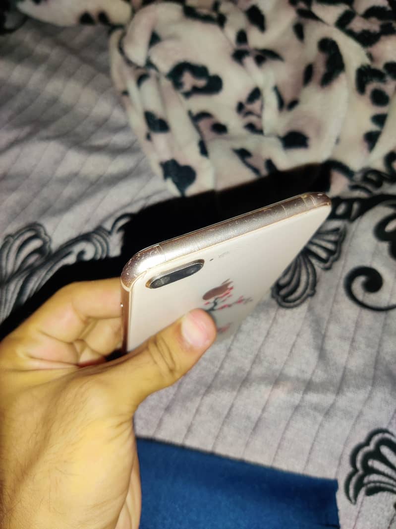 Apple iPhone 8 Plus 2