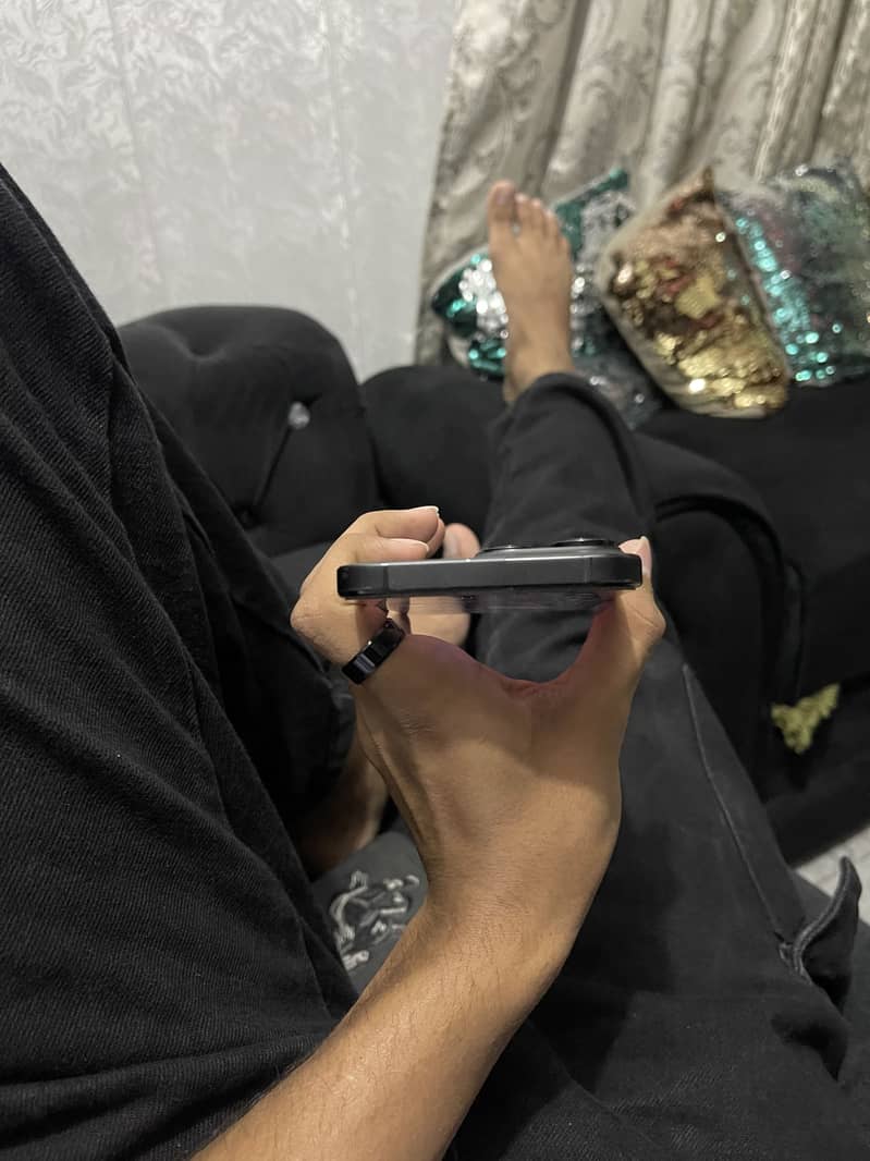 iphone 16 pro max 3