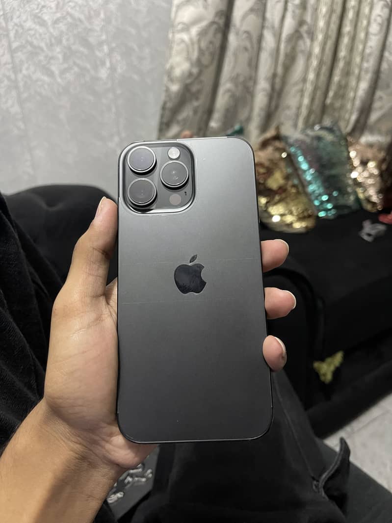 iphone 16 pro max 4