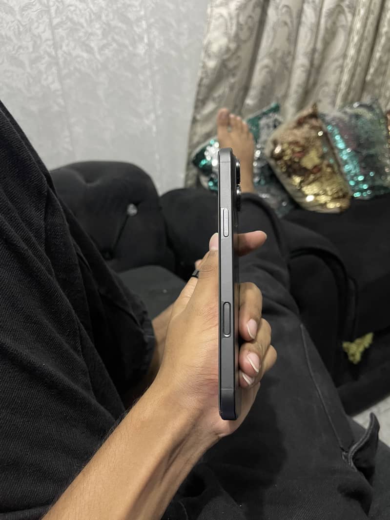 iphone 16 pro max 5