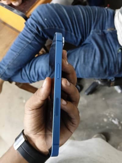 Apple iPhone 13