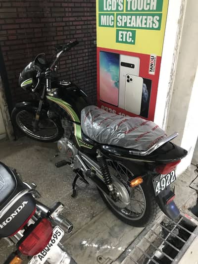 I’m selling my Honda(125) Deluxe 13/14 model