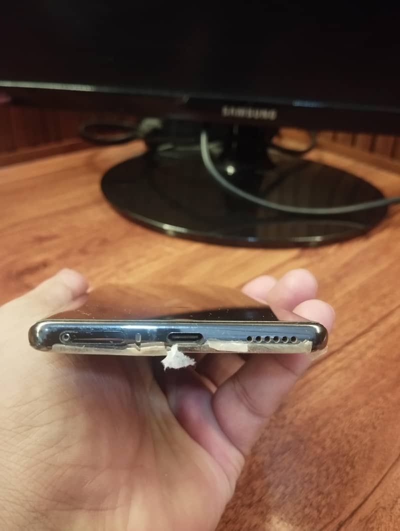 Tecno CAMON 40 Pro 1