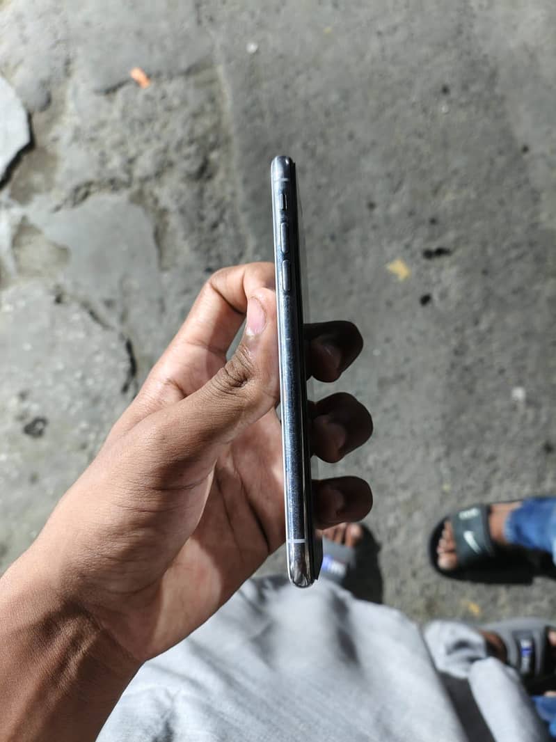 Apple iPhone X 3