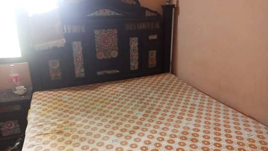 king size wooden bed