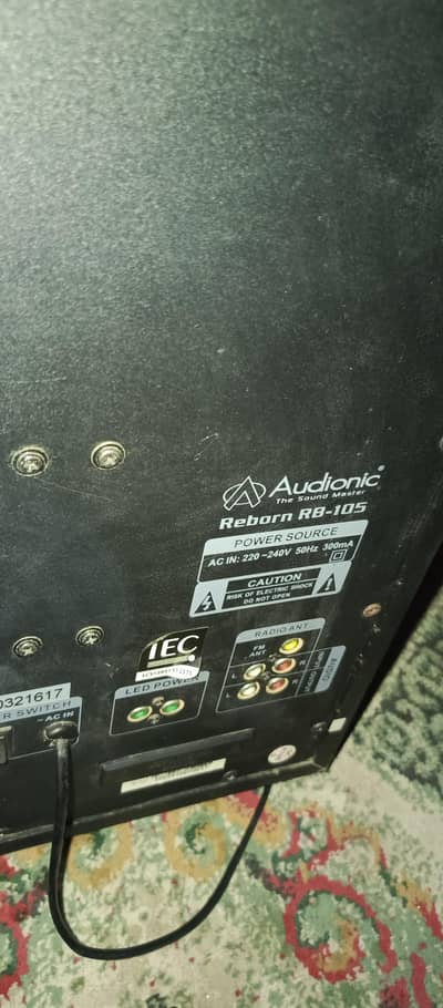 audionicc home theater  In good condition only one speaker issue