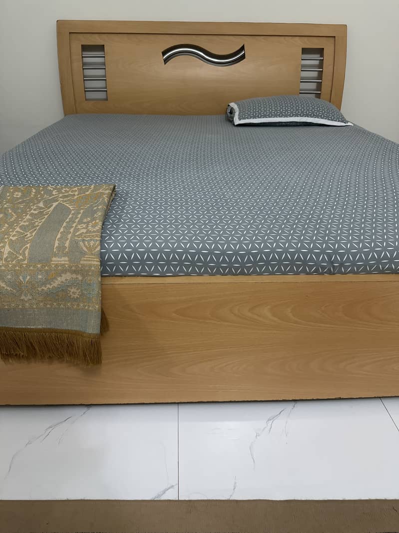 Bed King Size 0