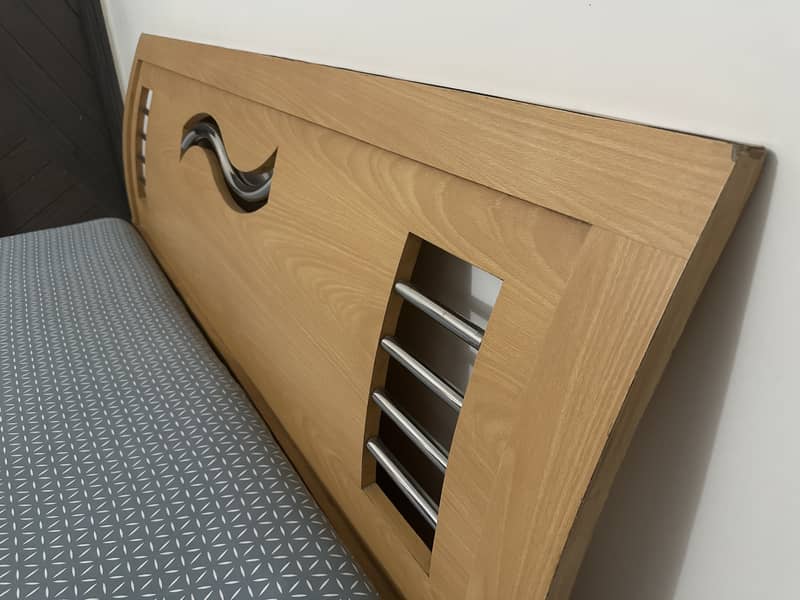 Bed King Size 1