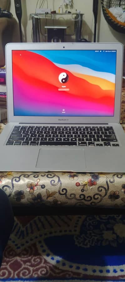 MacBook 2013 air 4gb 128gb Lush condition