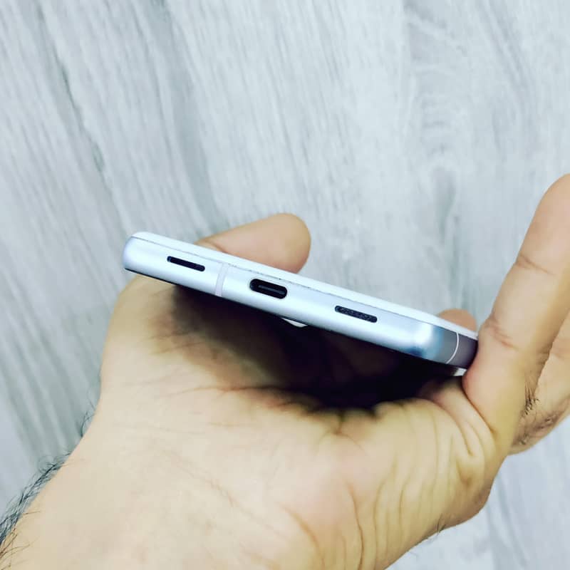 Google Pixel 7a 4