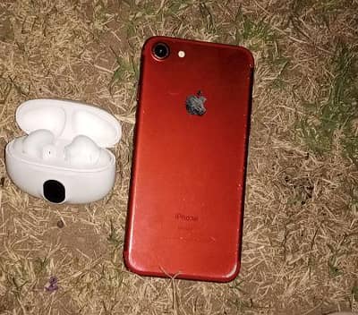 iPhone 7 128Gb memory with original earbubs 80% battery health