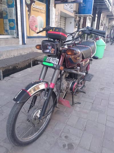 03086675261