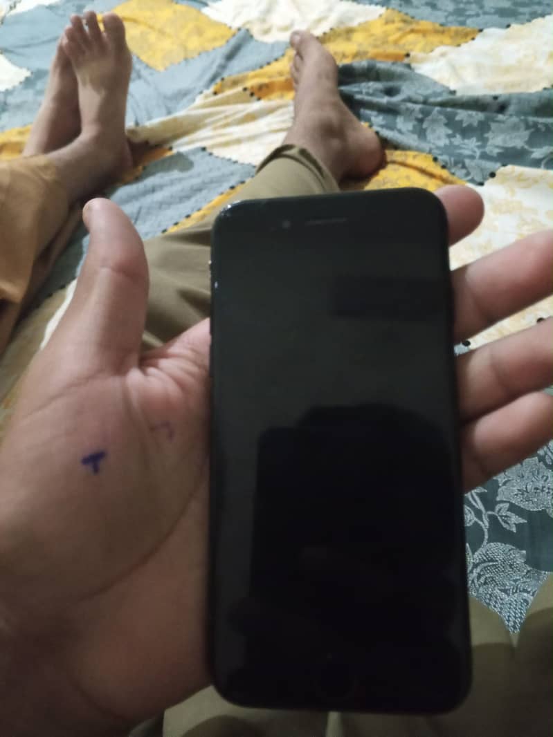 Apple iPhone 7 0